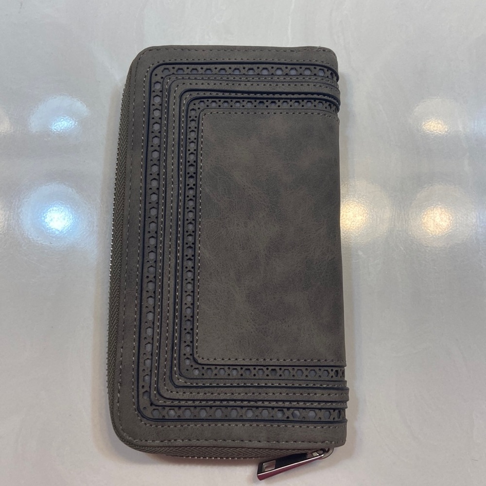 Maurices Wallet